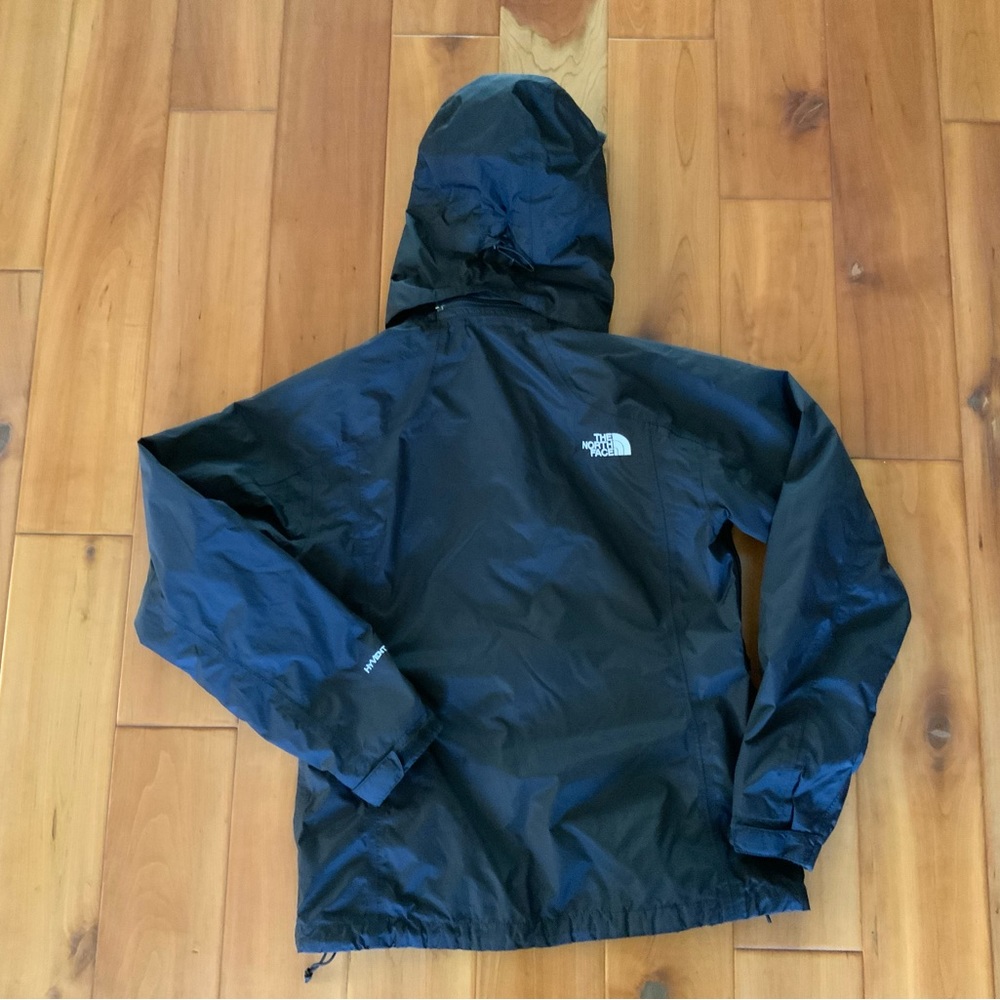 **SOLD** The North Face black Hyvent rain jacket size M - Picture 2 of 2